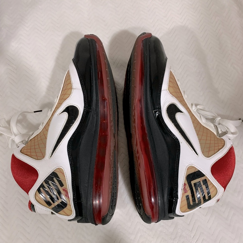 Nike Air Max Lebron 7’s Size 11.5